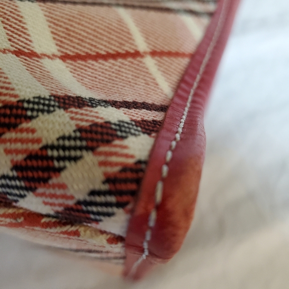 Burberry Tote. Blue Label. Red/Cream Novacheck Pattern. - Picture 8 of 12